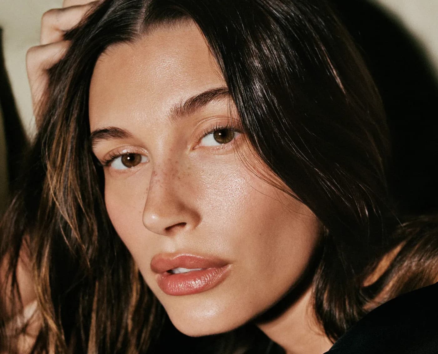 Retrato de una modelo con la piel hidratada